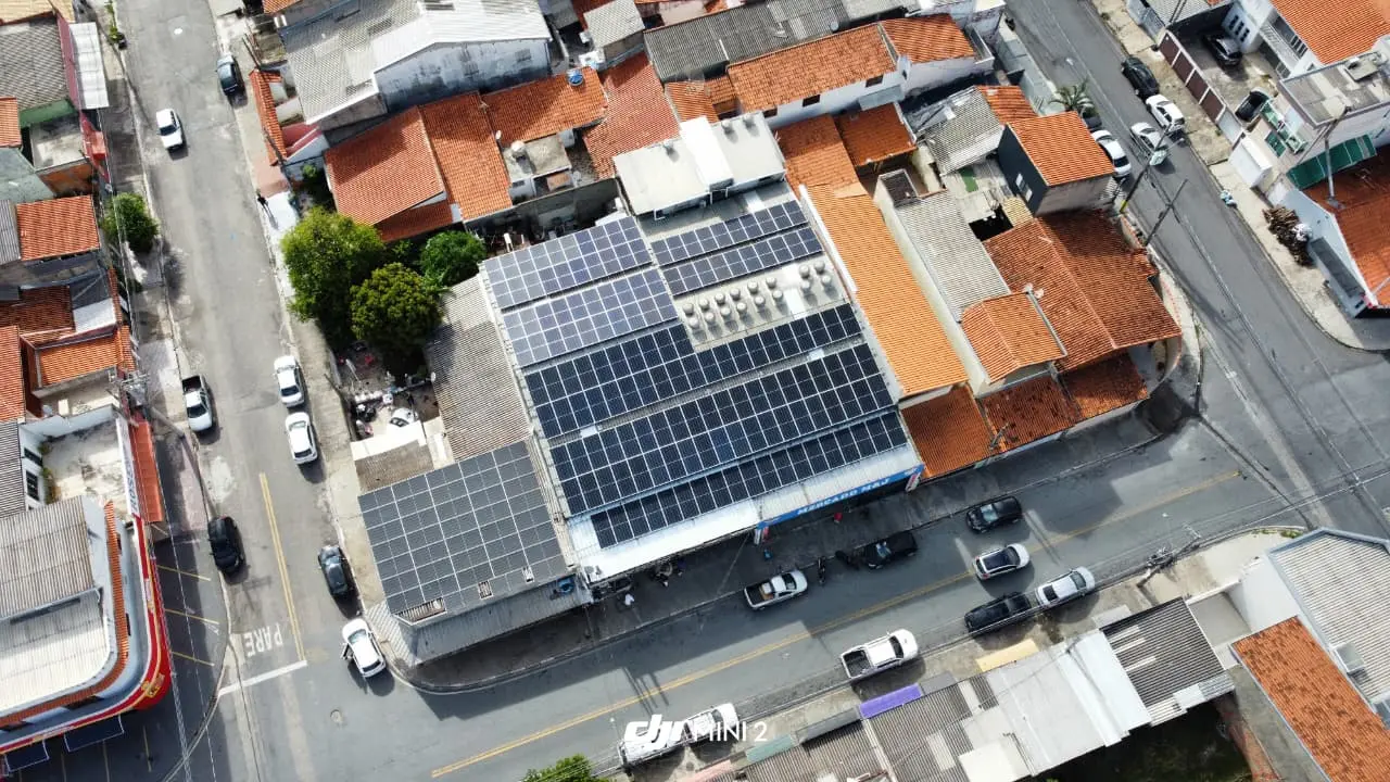 Painéis solares em empresa — projeto comercial e industrial Suntera Solar